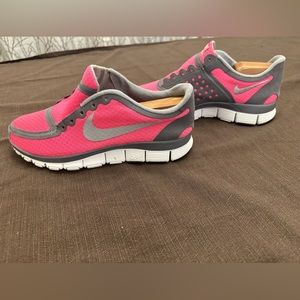 Nike Womens Free 5.0 V4 354751-602 White Gray Pink Running Shoes. Size 9